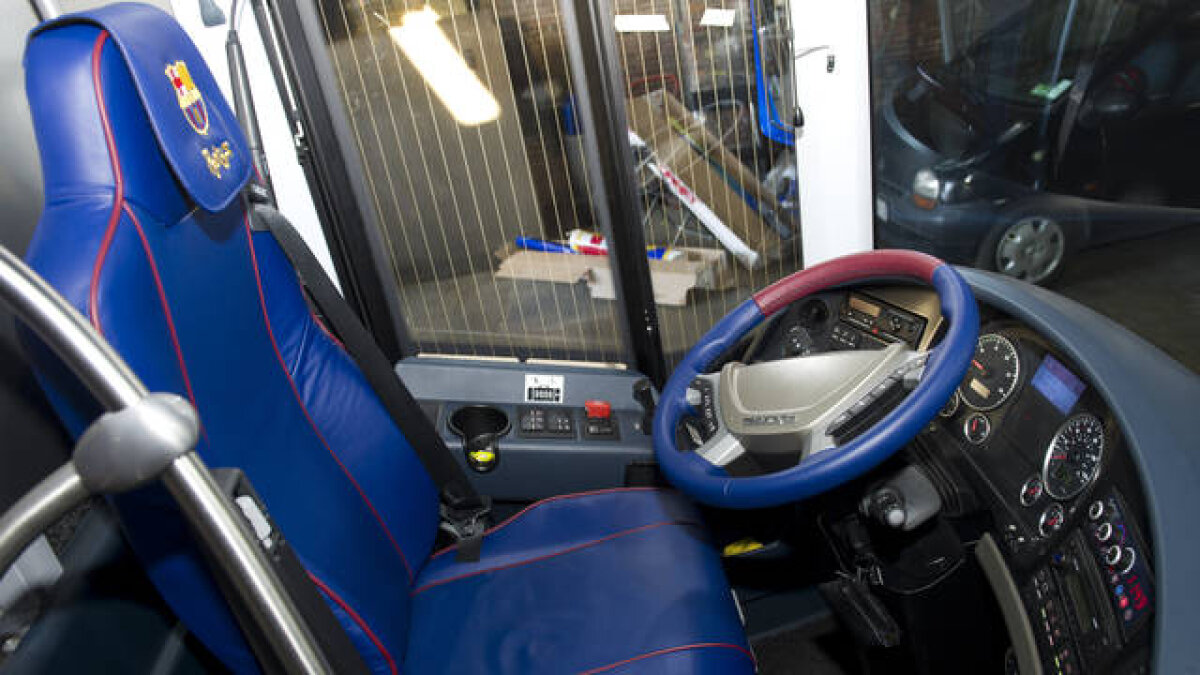 FOTO » Aşa arată noul autocar al Barcelonei