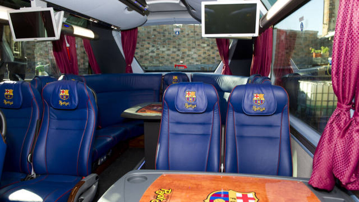 FOTO » Aşa arată noul autocar al Barcelonei