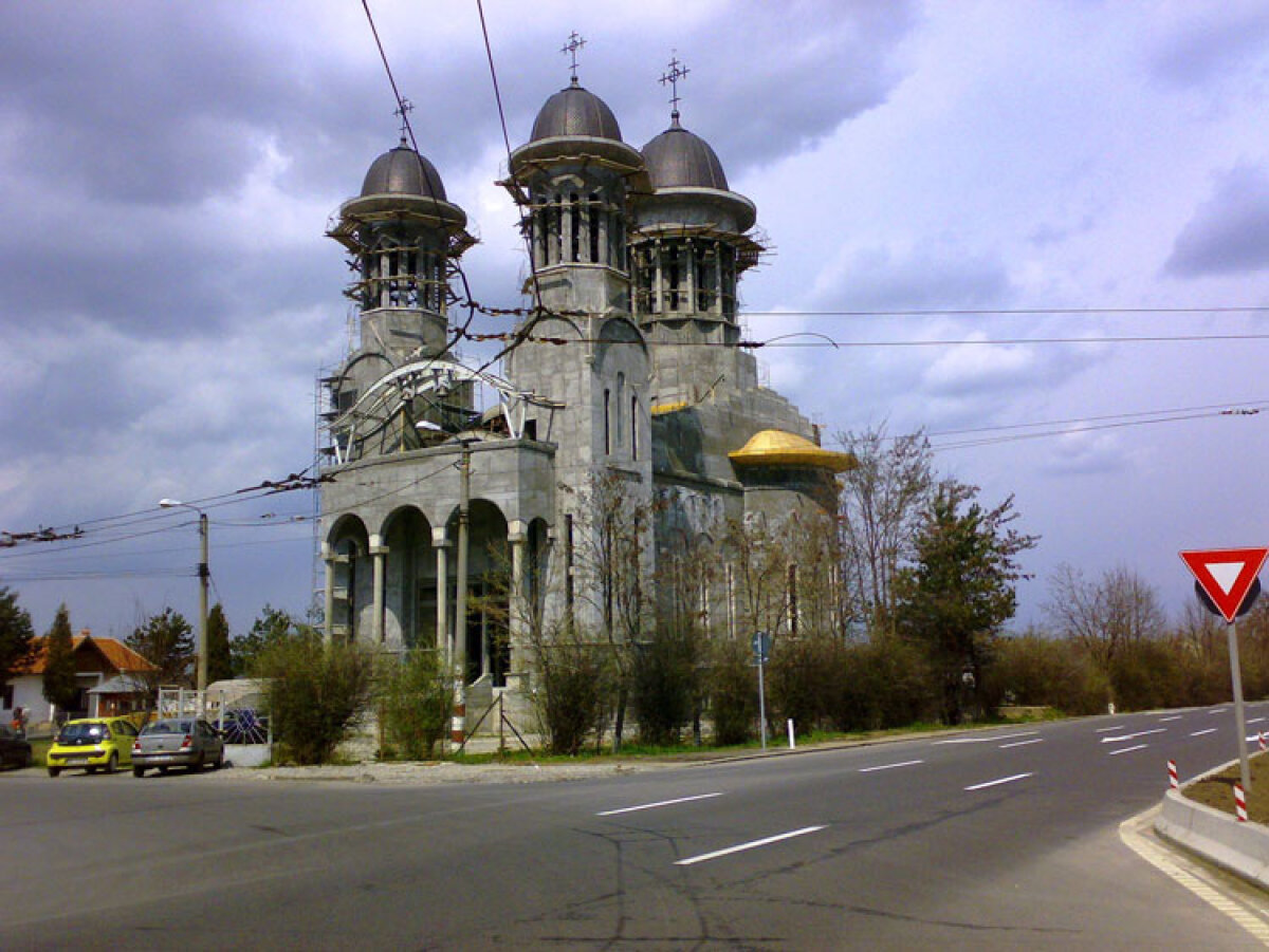 Ganea era să bată un preot din Braşov » A căutat-o cu lumînarea :)