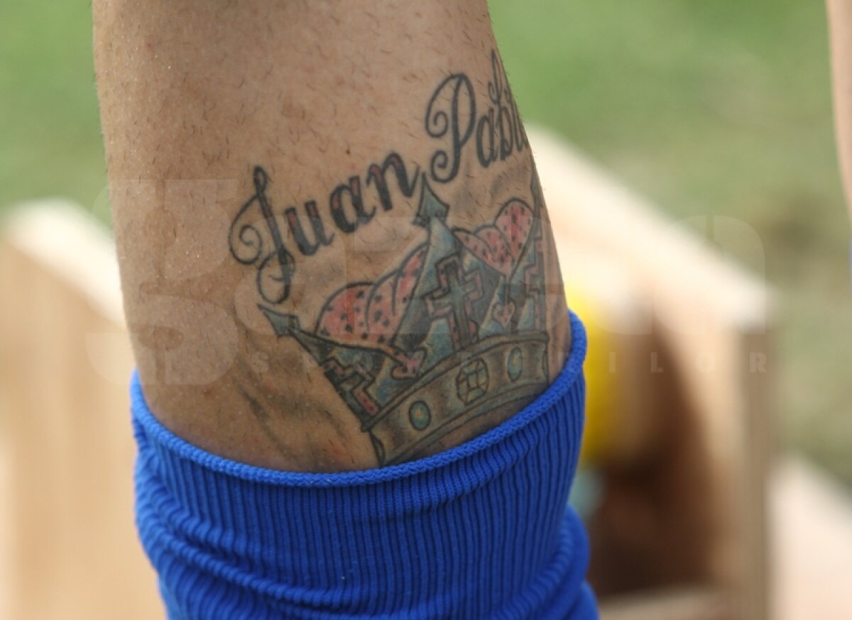 FOTO » Roş-albaştrii stau bine la tatuaje » Pîrvulescu are şi el o STEA desenată pe cot ;)