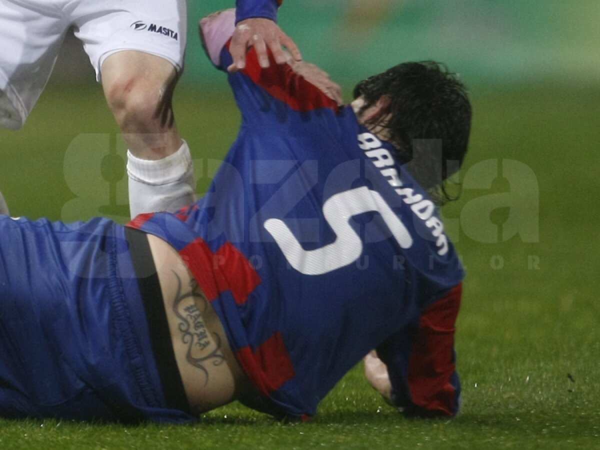 FOTO » Roş-albaştrii stau bine la tatuaje » Pîrvulescu are şi el o STEA desenată pe cot ;)