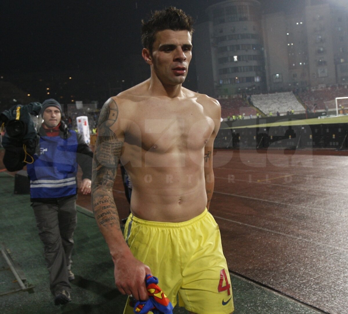 FOTO » Roş-albaştrii stau bine la tatuaje » Pîrvulescu are şi el o STEA desenată pe cot ;)