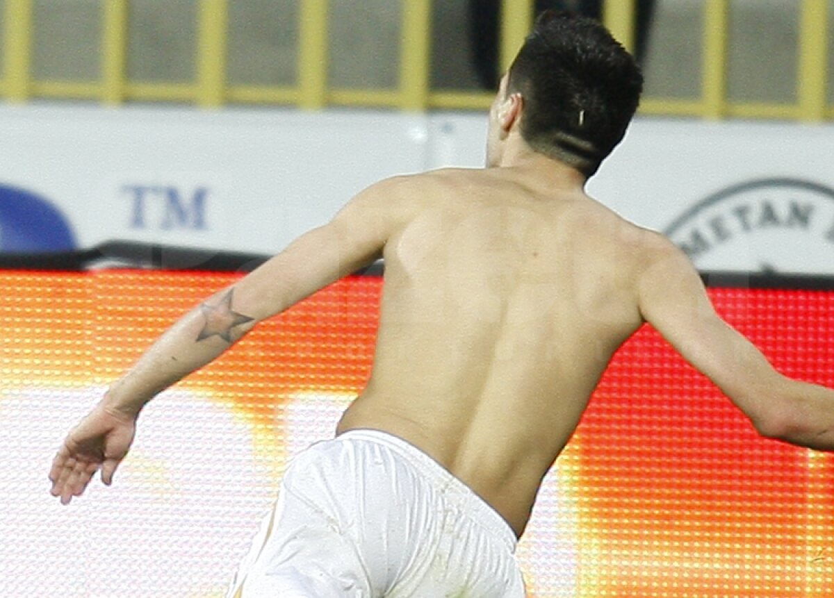 FOTO » Roş-albaştrii stau bine la tatuaje » Pîrvulescu are şi el o STEA desenată pe cot ;)