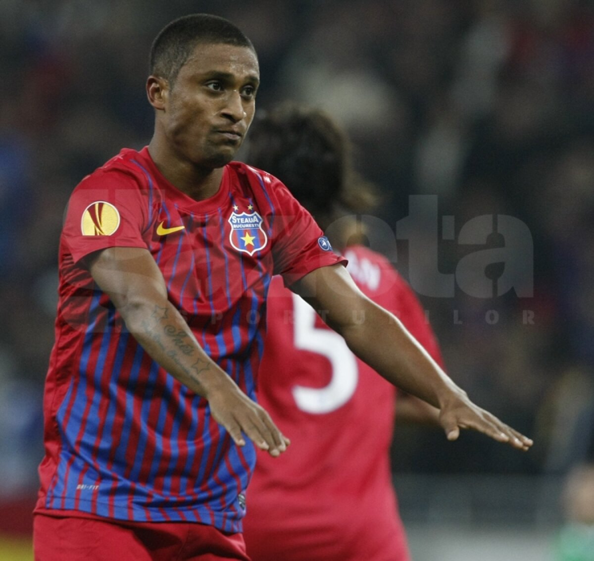 FOTO » Roş-albaştrii stau bine la tatuaje » Pîrvulescu are şi el o STEA desenată pe cot ;)