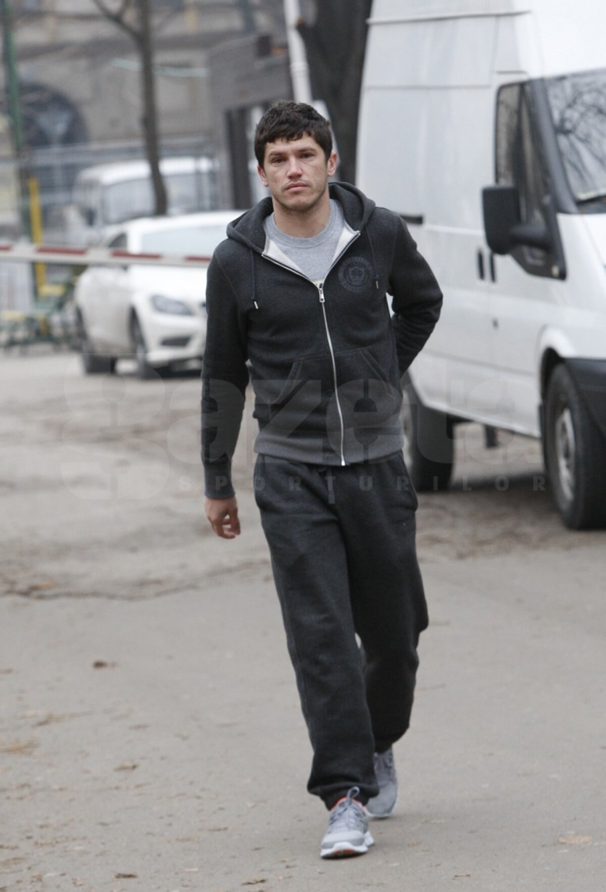 FOTO Tănase, întîrziat şi cu ochii umflaţi la vizita medicală