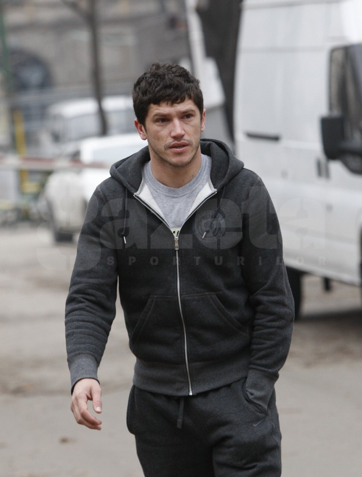 FOTO Tănase, întîrziat şi cu ochii umflaţi la vizita medicală