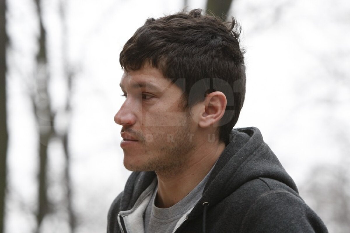 FOTO Tănase, întîrziat şi cu ochii umflaţi la vizita medicală