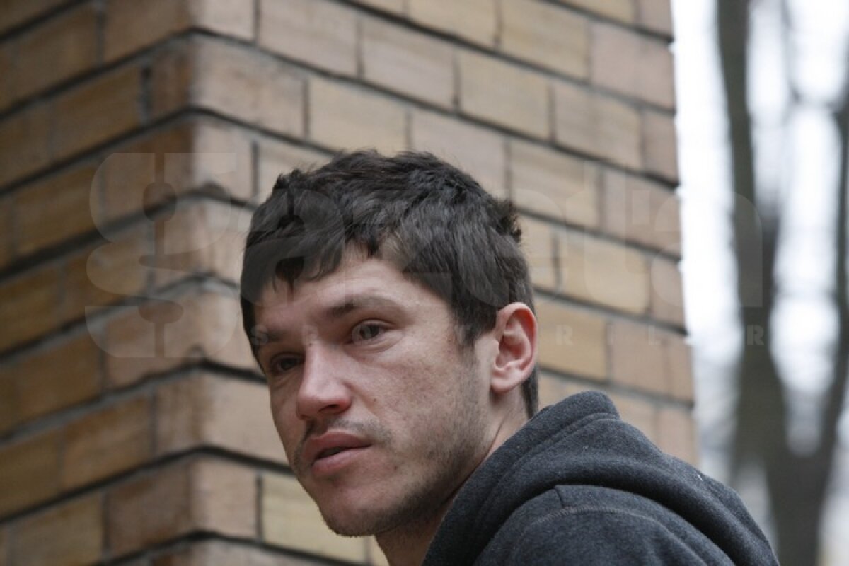 FOTO Tănase, întîrziat şi cu ochii umflaţi la vizita medicală