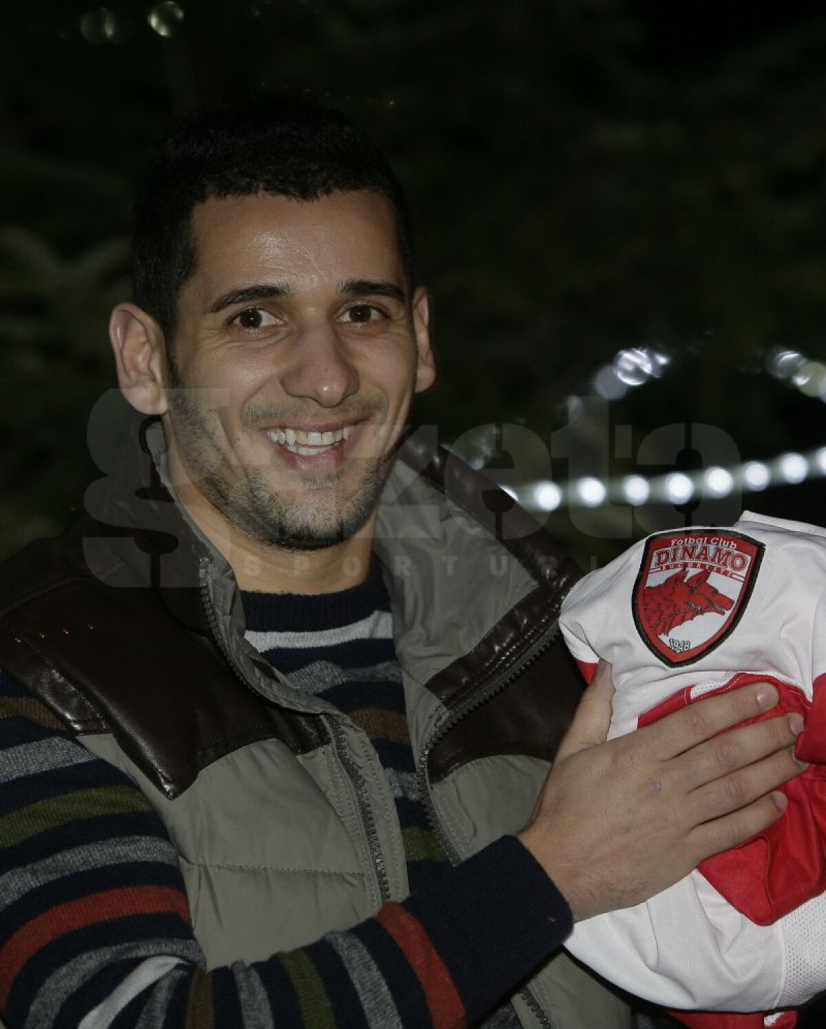 FOTO EXCLUSIV » Curtean a pozat cu tricoul lui Dinamo: "Aştept cu nerăbdare Derby de România!"