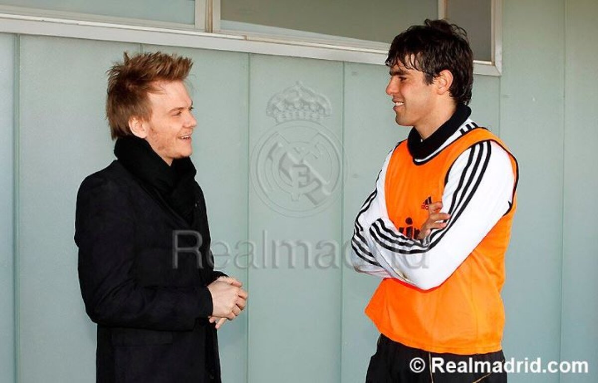 VIDEO Cîntăreţul făcut celebru în Europa de Ronaldo a fost în vizită la Real Madrid