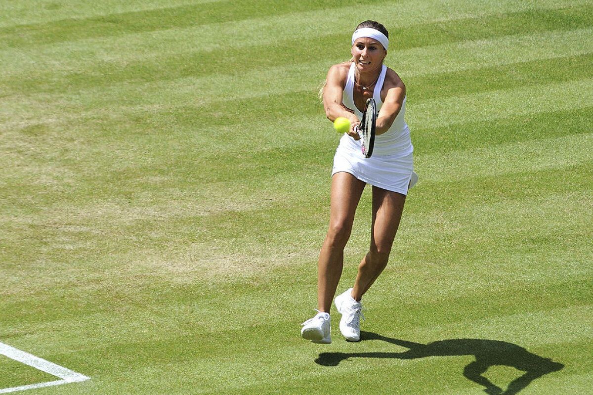 FOTO/ Sharapova sau Dulko? Cele două frumuseţi sînt adversare la Australian Open