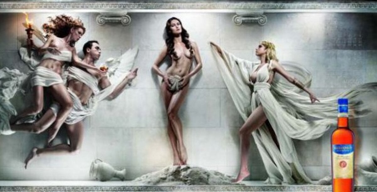 FOTO! Catrinel Menghia, TOPLESS intr-un calendar fierbinte!