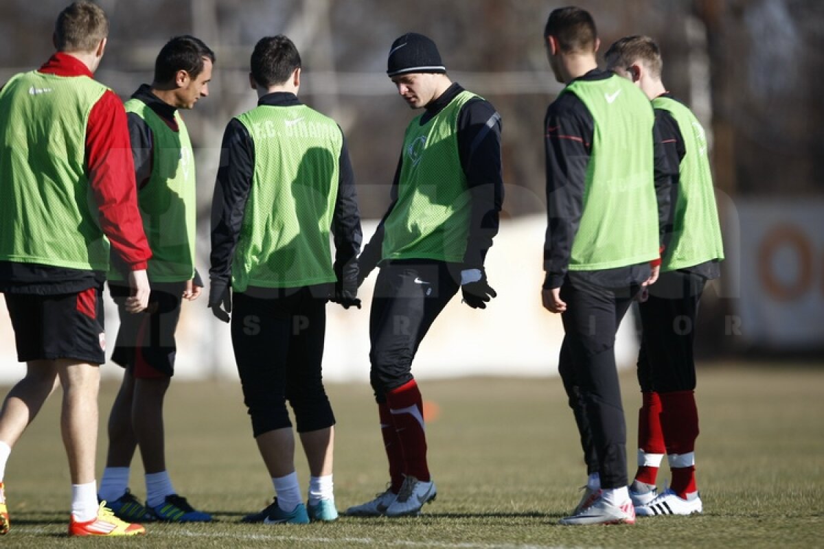 FOTO Dinamoviştii au trecut la minge » Curtean şi Strătilă au schimbat prima dată pase cu noii colegi