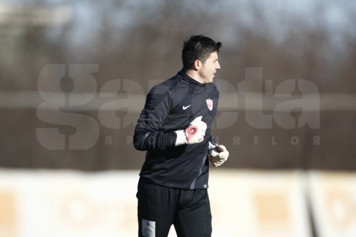 FOTO Dinamoviştii au trecut la minge » Curtean şi Strătilă au schimbat prima dată pase cu noii colegi