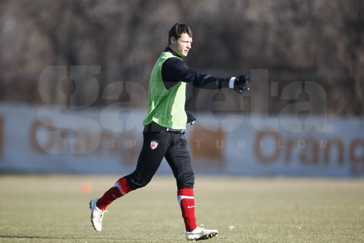 FOTO Dinamoviştii au trecut la minge » Curtean şi Strătilă au schimbat prima dată pase cu noii colegi
