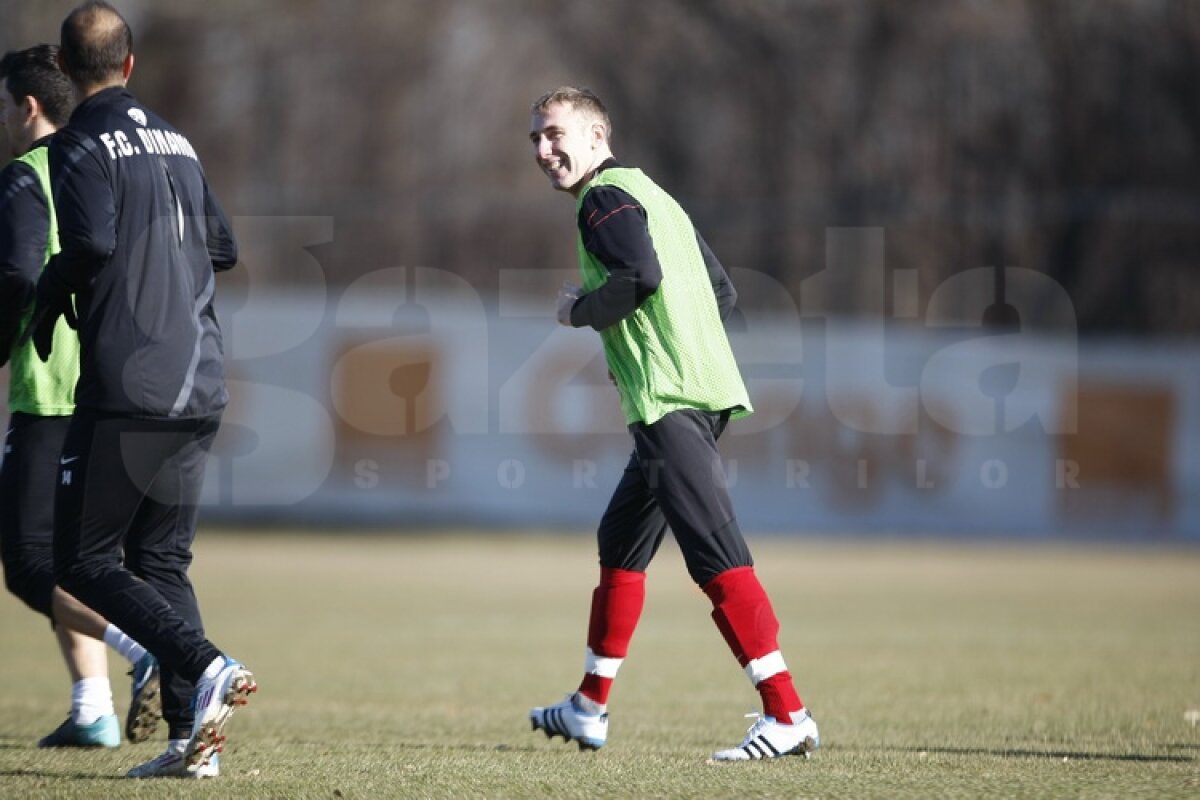 FOTO Dinamoviştii au trecut la minge » Curtean şi Strătilă au schimbat prima dată pase cu noii colegi