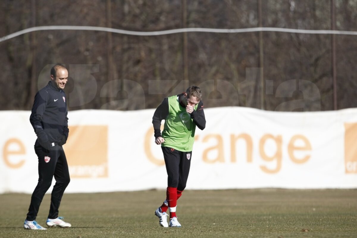 FOTO Dinamoviştii au trecut la minge » Curtean şi Strătilă au schimbat prima dată pase cu noii colegi