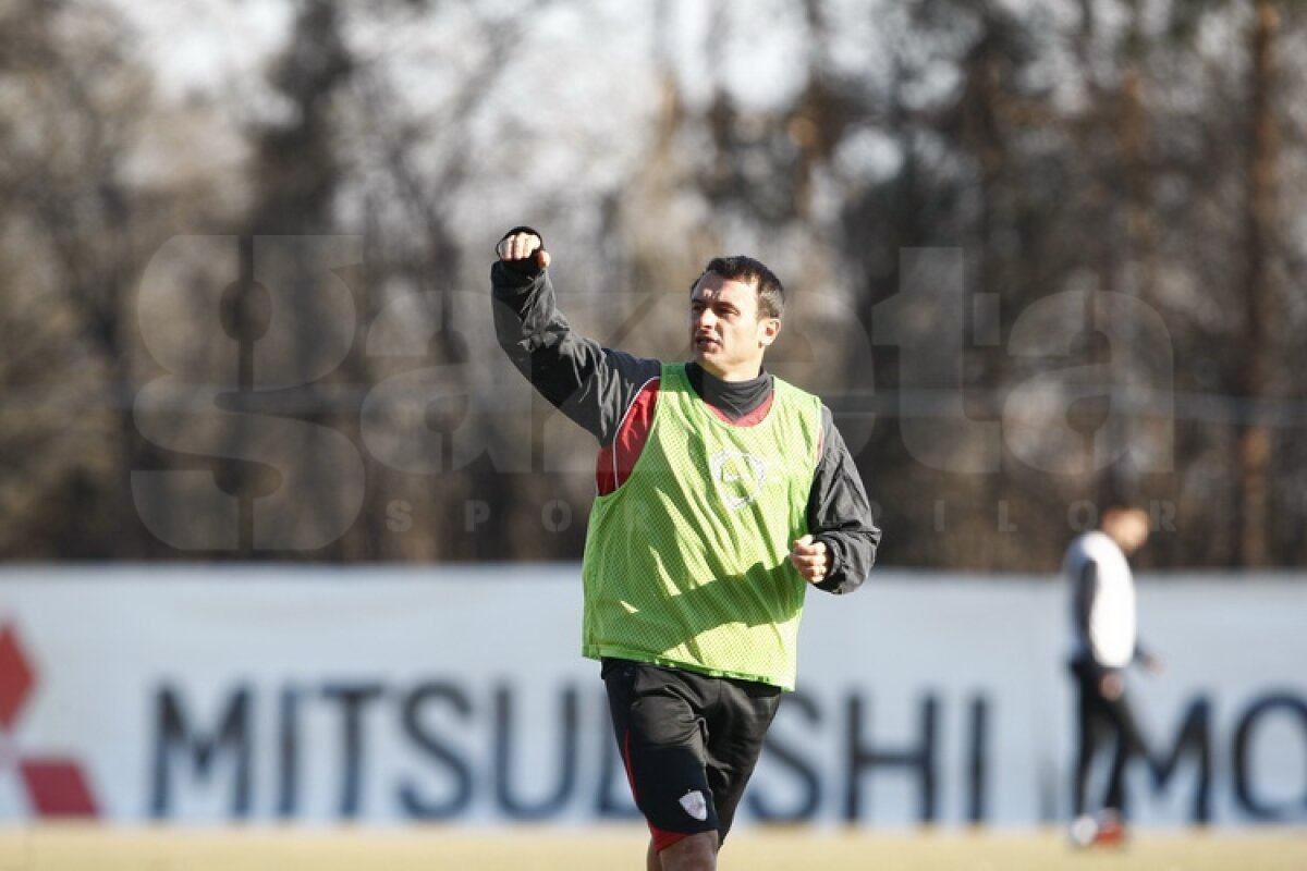 FOTO Dinamoviştii au trecut la minge » Curtean şi Strătilă au schimbat prima dată pase cu noii colegi