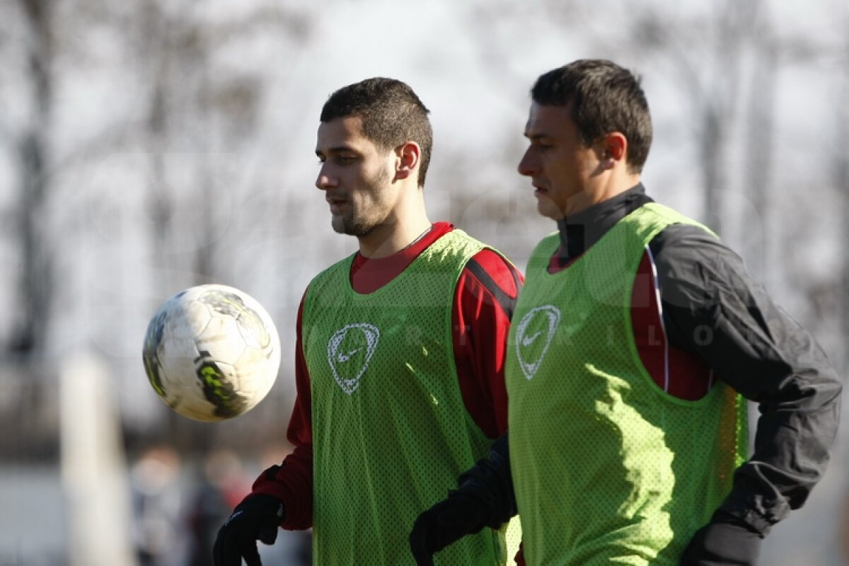 FOTO Dinamoviştii au trecut la minge » Curtean şi Strătilă au schimbat prima dată pase cu noii colegi