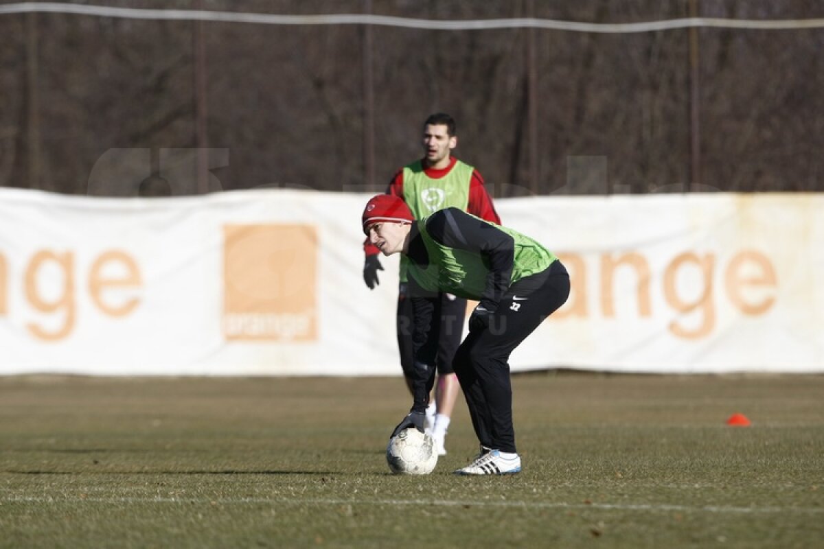 FOTO Dinamoviştii au trecut la minge » Curtean şi Strătilă au schimbat prima dată pase cu noii colegi