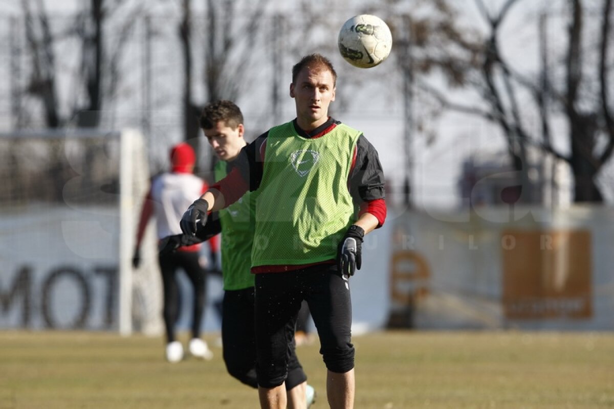 FOTO Dinamoviştii au trecut la minge » Curtean şi Strătilă au schimbat prima dată pase cu noii colegi