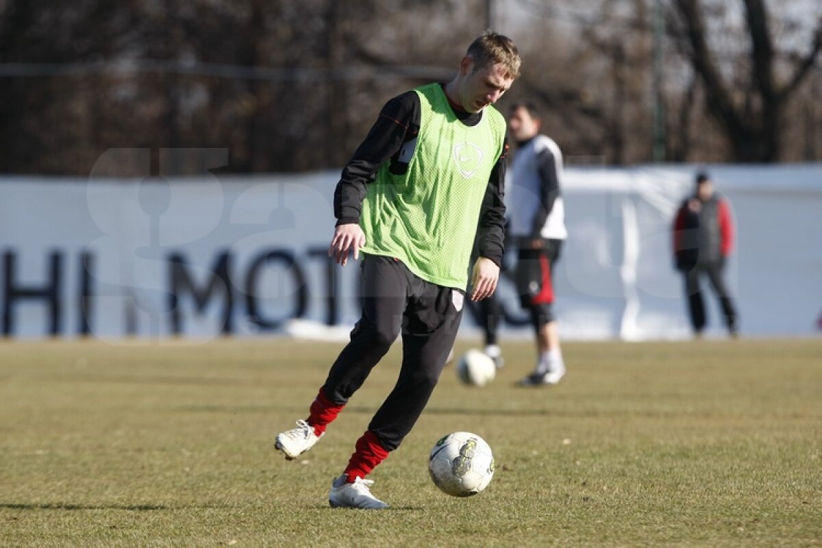 FOTO Dinamoviştii au trecut la minge » Curtean şi Strătilă au schimbat prima dată pase cu noii colegi