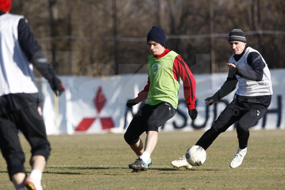 FOTO Dinamoviştii au trecut la minge » Curtean şi Strătilă au schimbat prima dată pase cu noii colegi