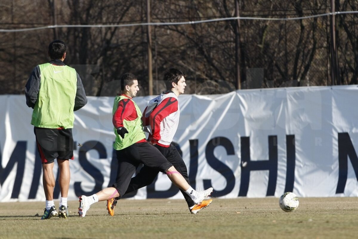 FOTO Dinamoviştii au trecut la minge » Curtean şi Strătilă au schimbat prima dată pase cu noii colegi