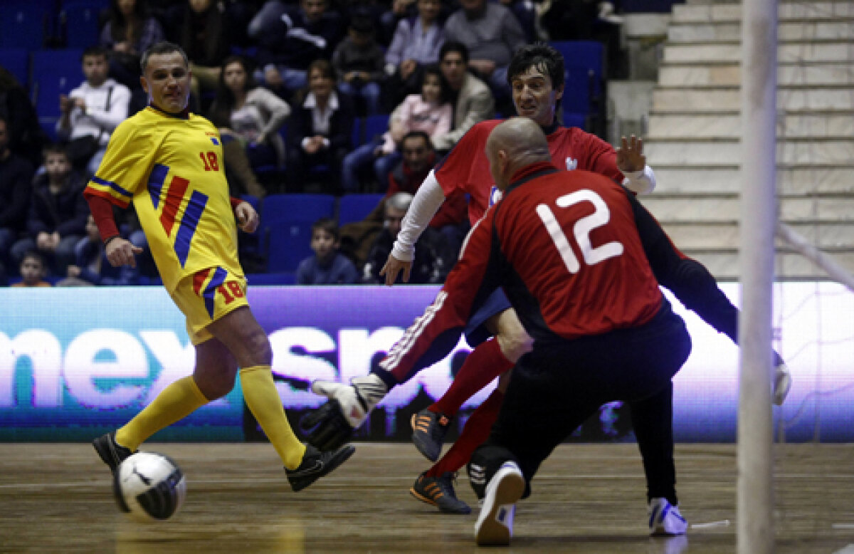 GALERIE FOTO Show pentru Kasandra! » Steaua '86 şi Generaţia de Aur au umplut Polivalenta