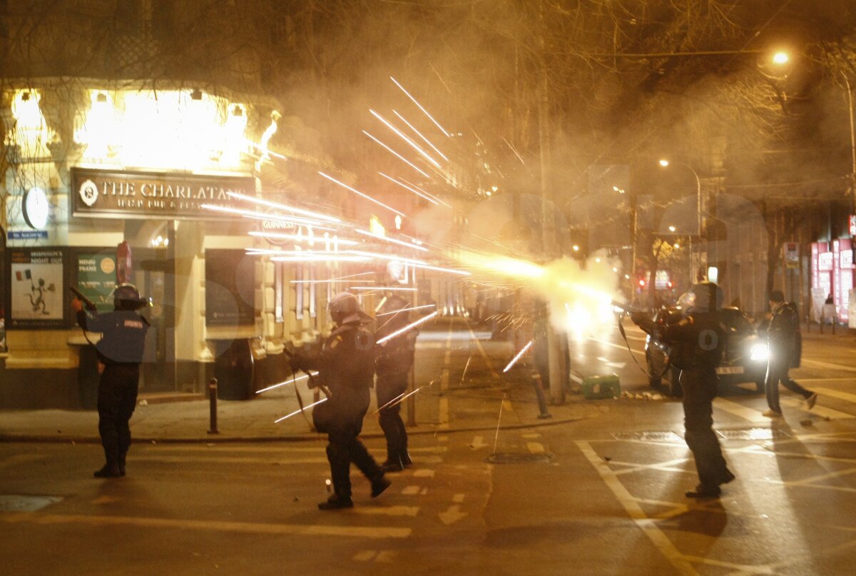 Jandarmeria: "Printre oamenii duşi la secţie aseară erau şi din galeria Petrolului"