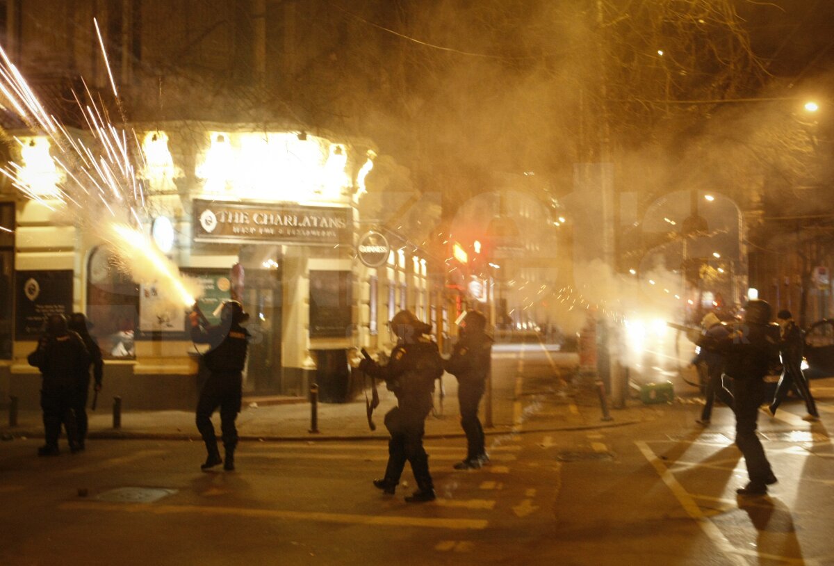 Jandarmeria: "Printre oamenii duşi la secţie aseară erau şi din galeria Petrolului"