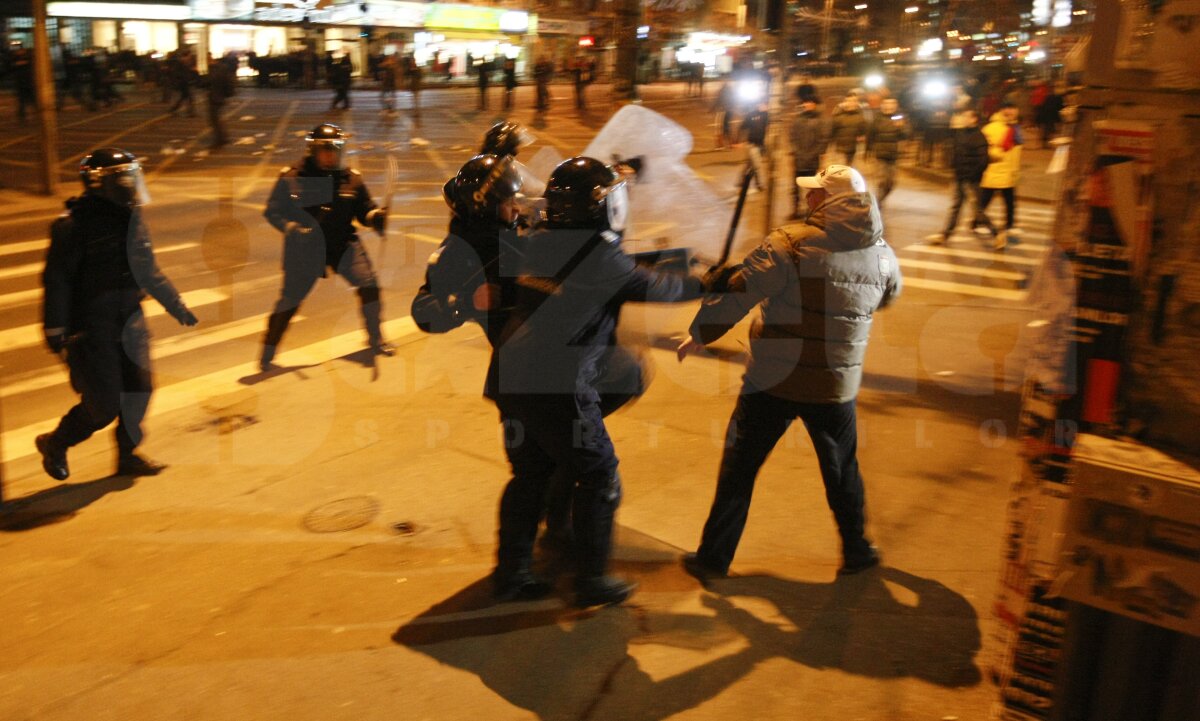 Jandarmeria: "Printre oamenii duşi la secţie aseară erau şi din galeria Petrolului"