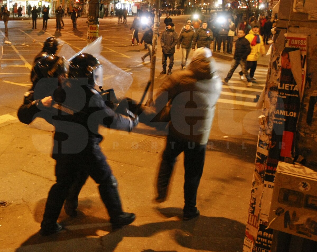 Jandarmeria: "Printre oamenii duşi la secţie aseară erau şi din galeria Petrolului"