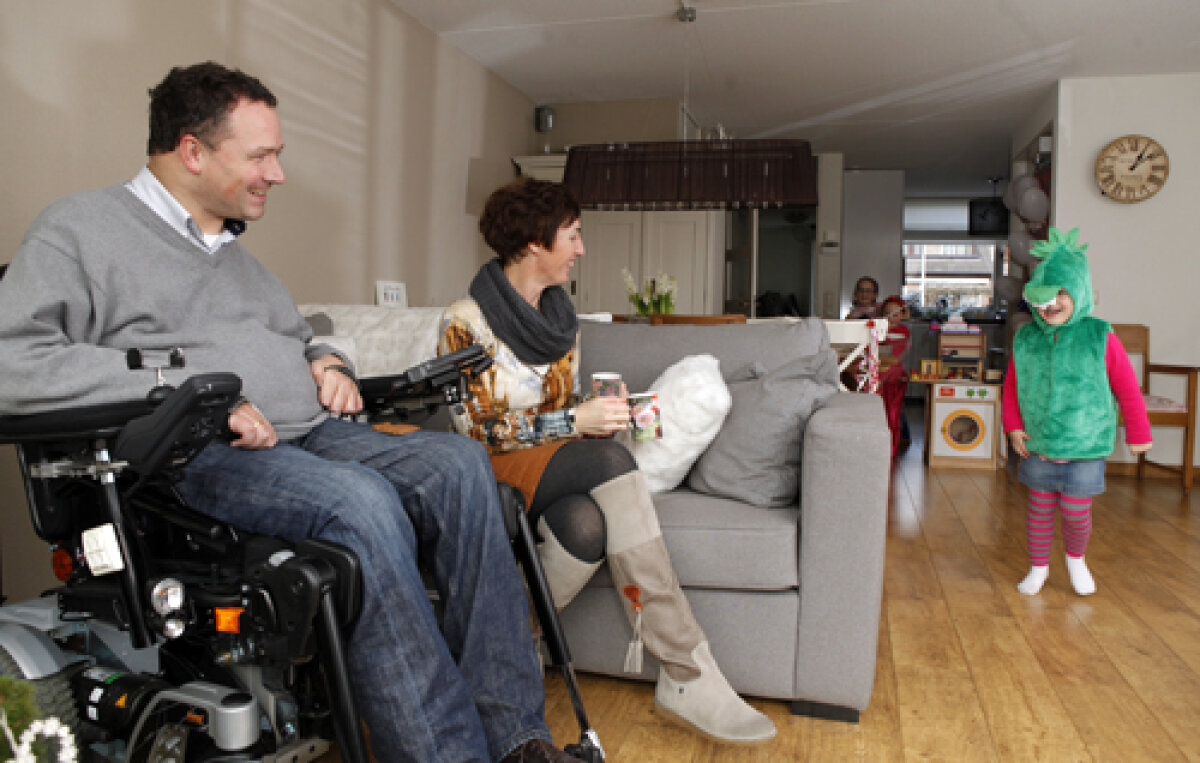 Paradisul unui bărbat paralizat (II): "Ştiam că Dumnezeu există, acum ne şi cunoaştem!"