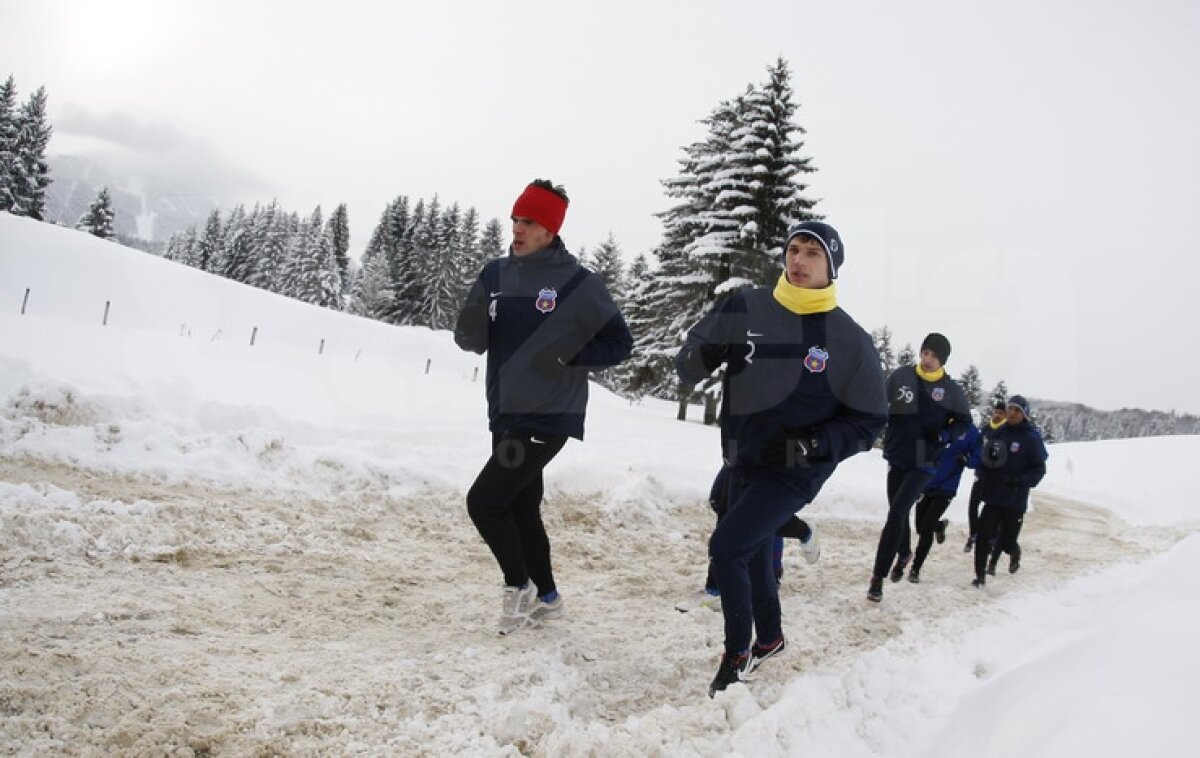 FOTO Ca la maraton » Steliştii au fost susţinuţi de pe margine de cîţiva suporteri