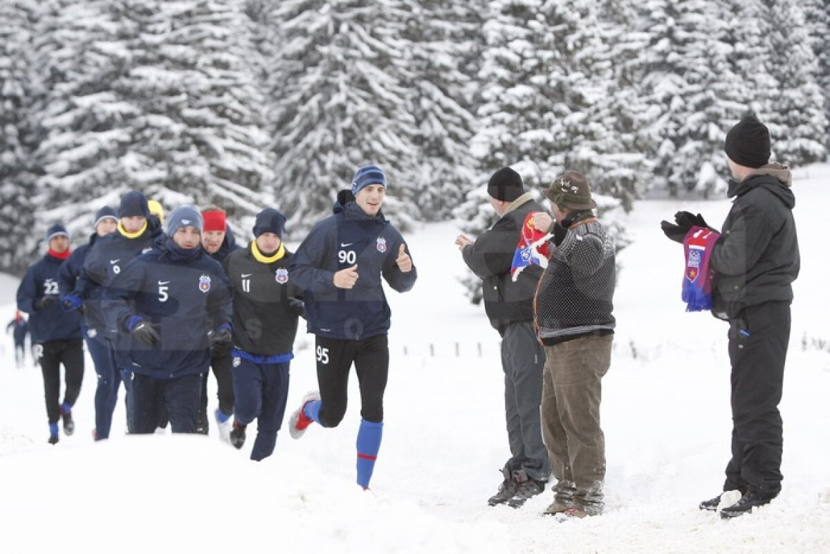 FOTO Ca la maraton » Steliştii au fost susţinuţi de pe margine de cîţiva suporteri