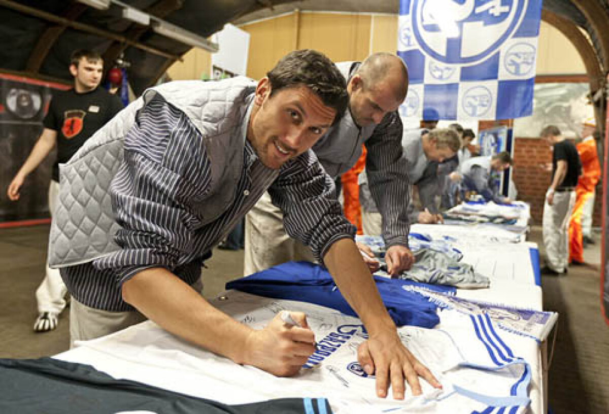 GALERIE FOTO Marica în şut! » Atacantul lui Schalke a coborît la 1.078 de metri în subteran