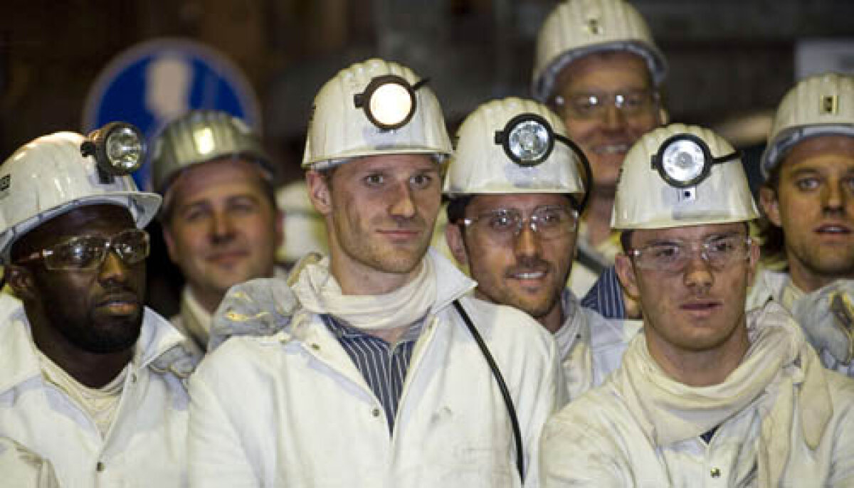 GALERIE FOTO Marica în şut! » Atacantul lui Schalke a coborît la 1.078 de metri în subteran