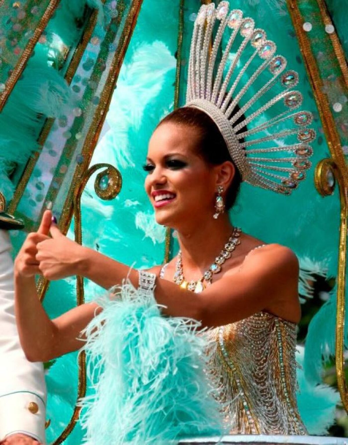 GALERIE FOTO » Puyol joacă la "dublu": şi-a cucerit actuala iubită pe cînd era cu alta!