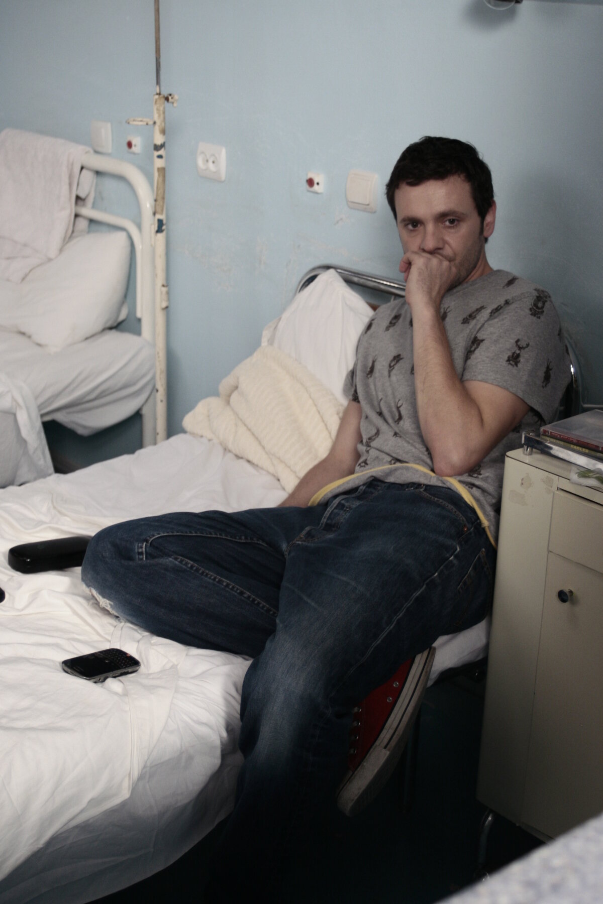 Actorul Bogdan Dumitrache povesteşte despre primul lui rol, acela de atacant: "Eram fotbalist. Din întîmplare, am ajuns artist"