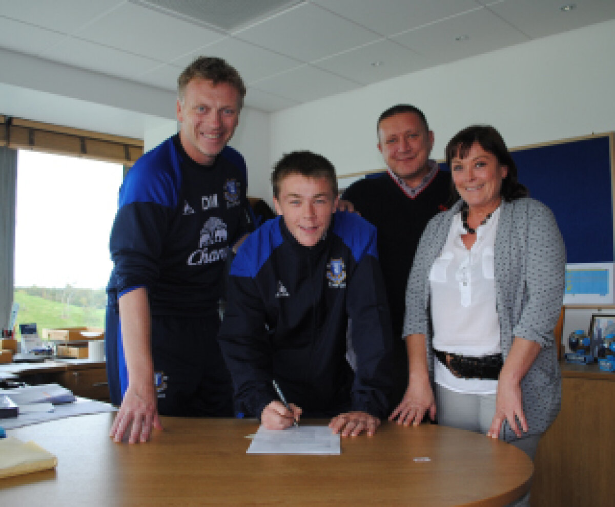 În Anglia, juniorii sînt preţuiţi la fel ca jucătorii consacraţi! TOP 10 transferuri sub 16 ani