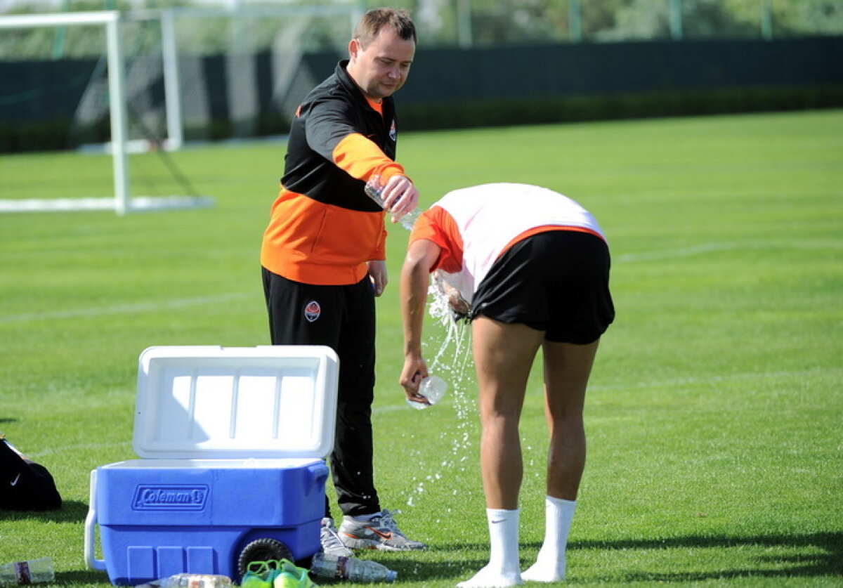 FOTO Glume la Şahtior: Dentinho făcut cu ouă şi cu făină de ziua lui