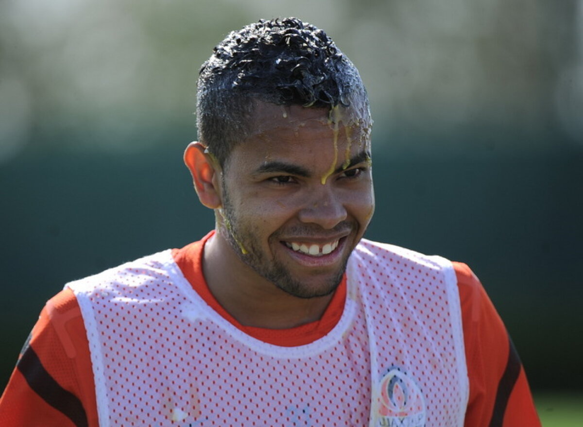 FOTO Glume la Şahtior: Dentinho făcut cu ouă şi cu făină de ziua lui