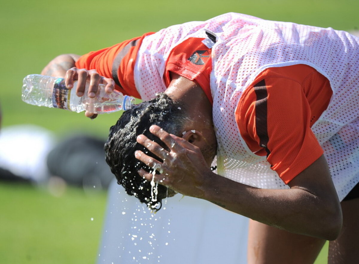 FOTO Glume la Şahtior: Dentinho făcut cu ouă şi cu făină de ziua lui