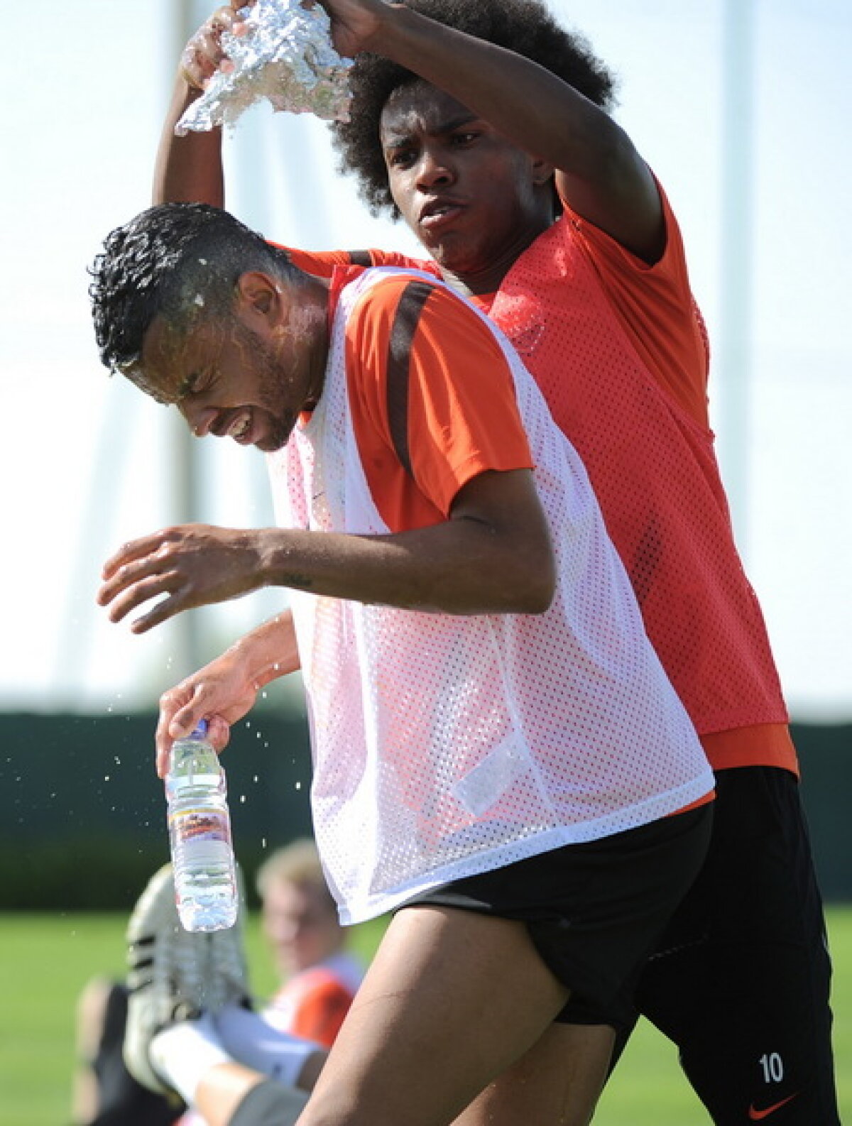 FOTO Glume la Şahtior: Dentinho făcut cu ouă şi cu făină de ziua lui