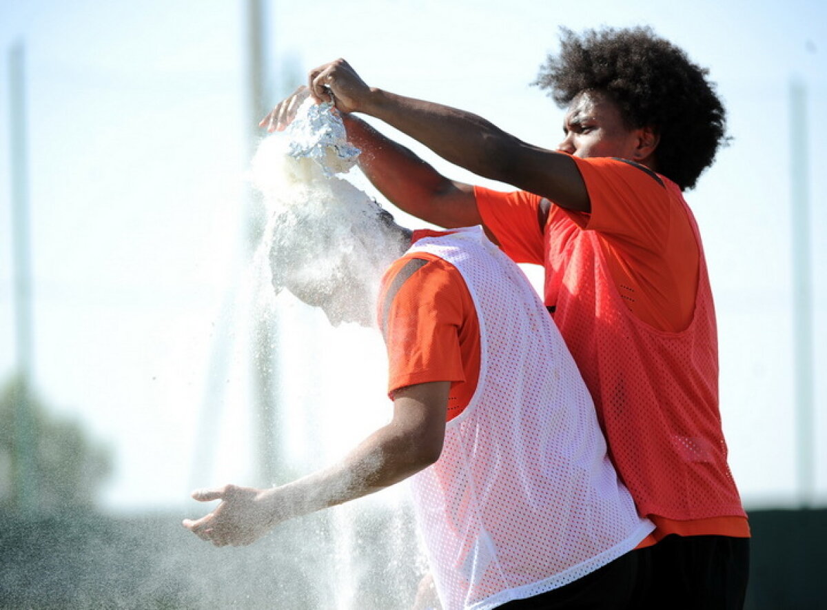 FOTO Glume la Şahtior: Dentinho făcut cu ouă şi cu făină de ziua lui