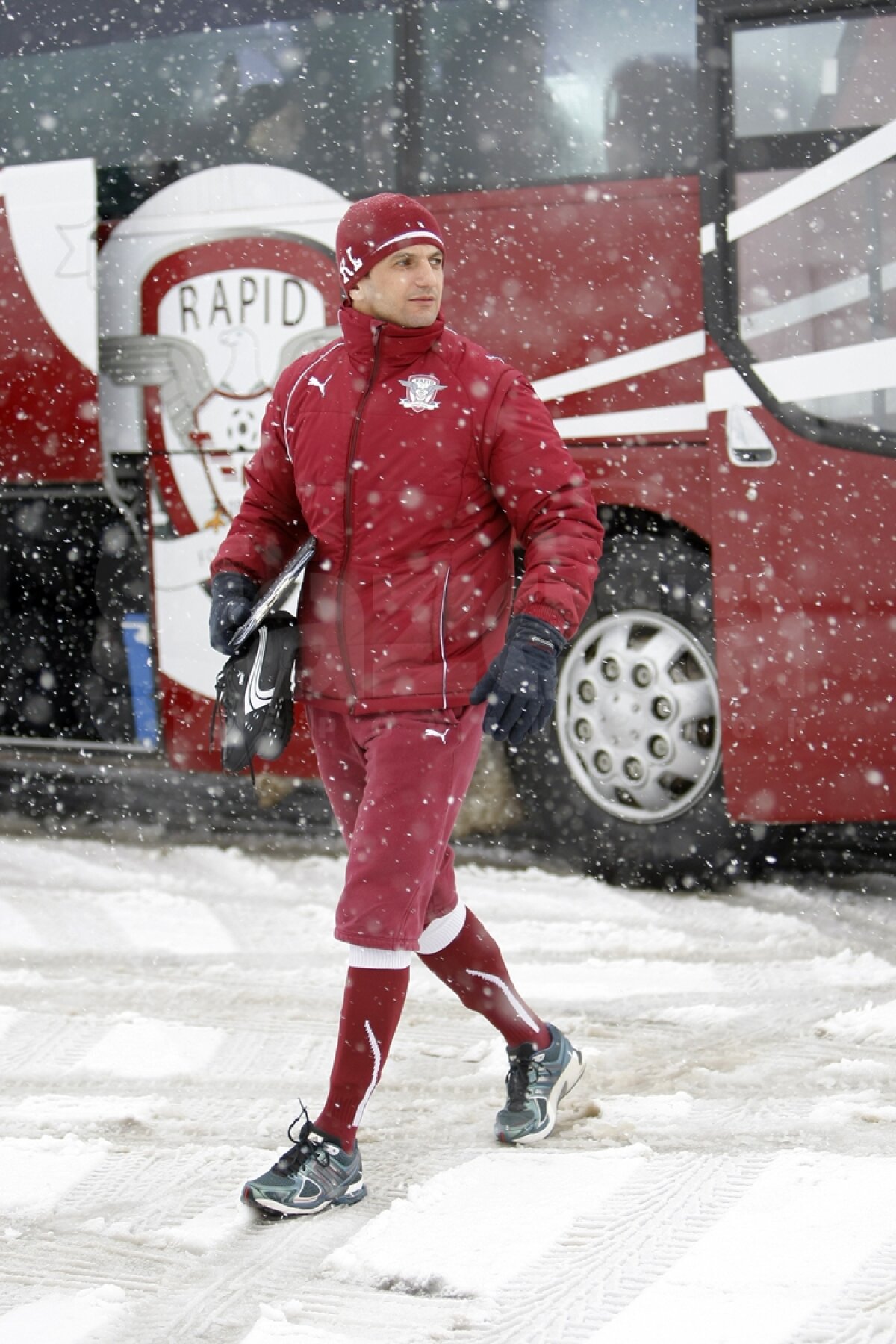 FOTO » Rapidiştii au jucat fotbal pe zăpadă la Buftea