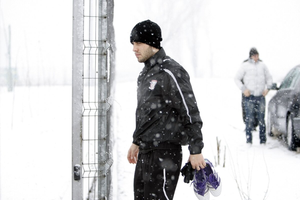 FOTO » Rapidiştii au jucat fotbal pe zăpadă la Buftea