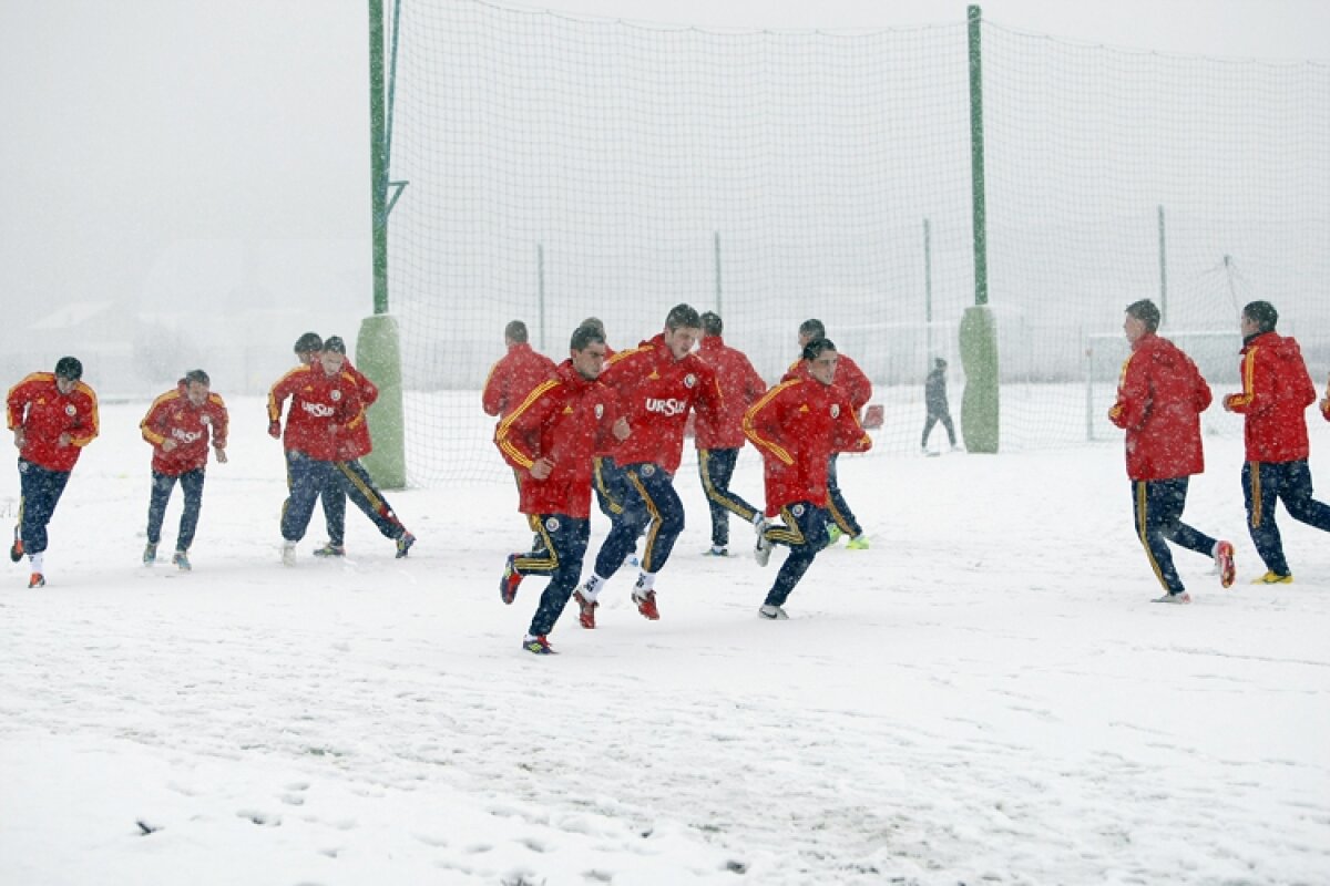 FOTO » Rapidiştii au jucat fotbal pe zăpadă la Buftea