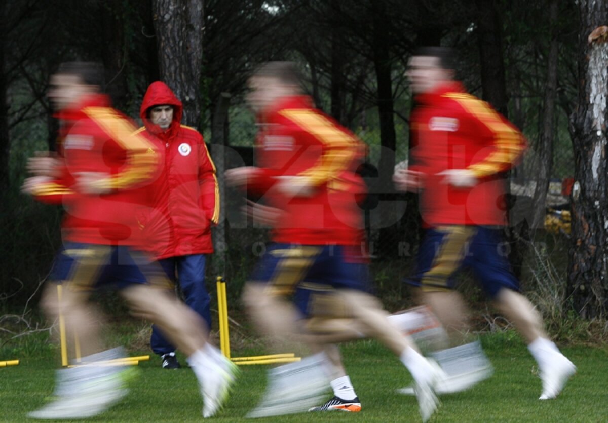 FOTO » "Tricolorii" au efectuat primul antrenament în Antalya pe o ploaie măruntă